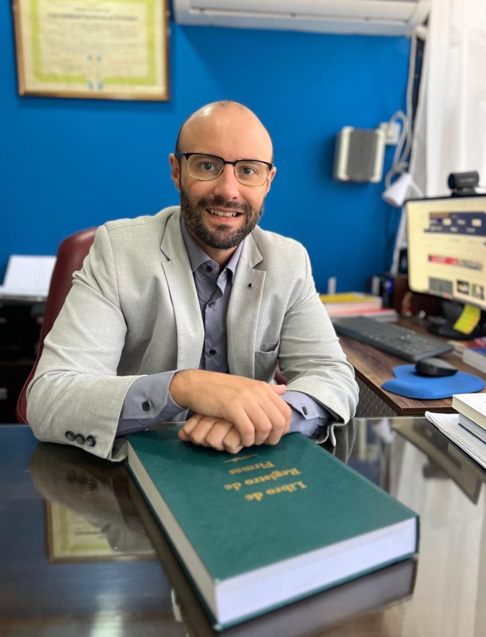 Escribano Luciano Rondoni